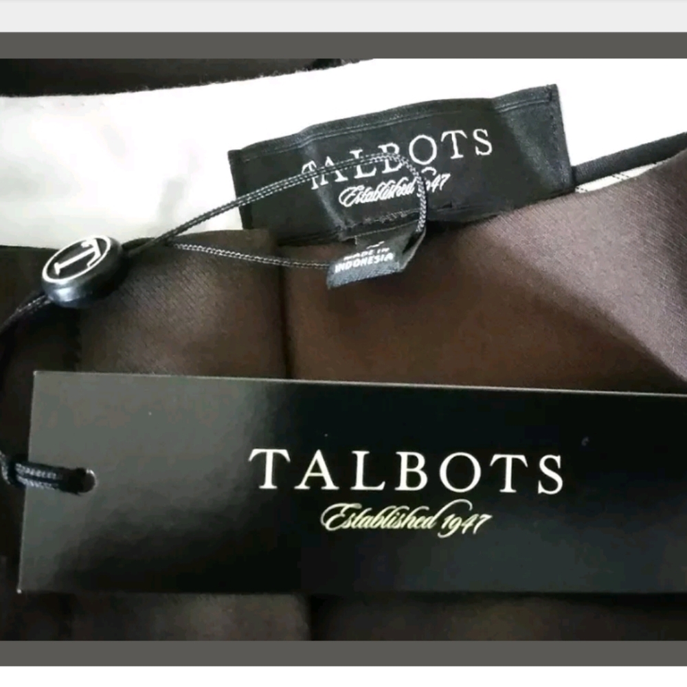 NWT Talbots Pants

Size 12 (35x32)
Brown Color - Picture 3 of 5